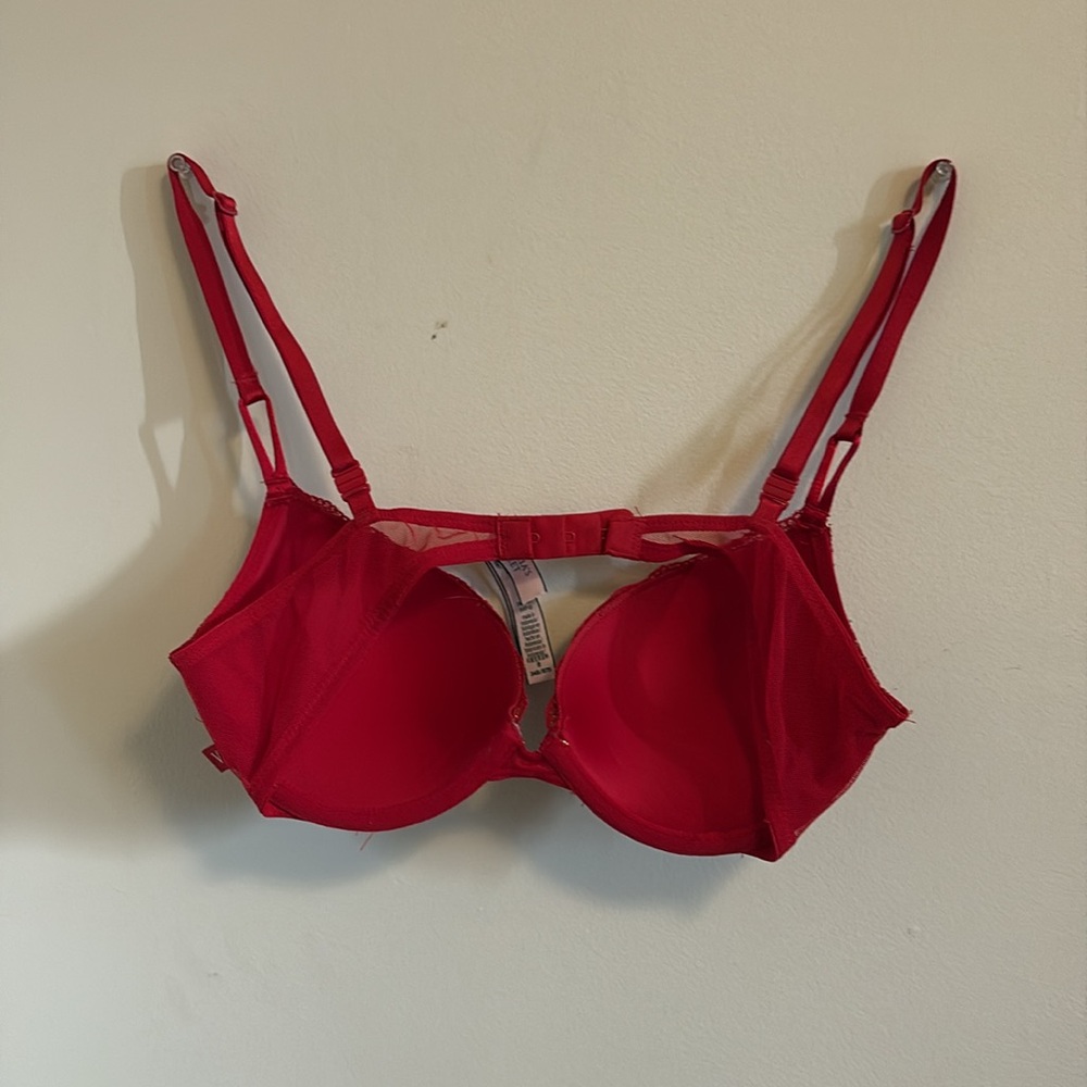 Red bra - Picture 2 of 3